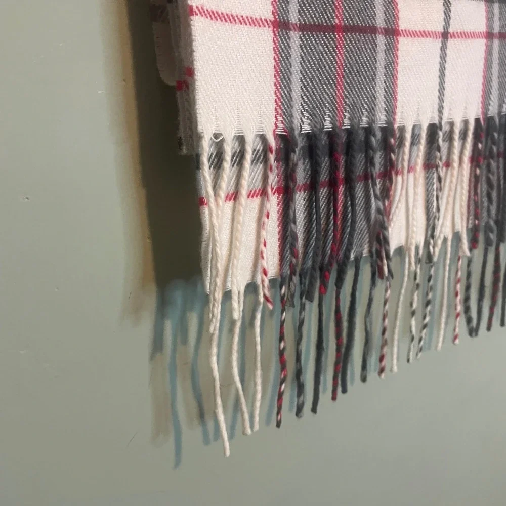 NWOT Womens Light Academia Preppy Cozy Fringe Tartan Plaid Scarf‎ Cream Grey